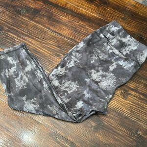 Women’s Lane Bryant Livi Activewear Size 22-24 Black/Gray lightly used